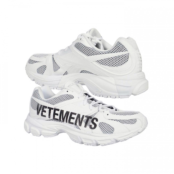 ◆15주년◆아티스널 로고 스파이크 러너 스니커즈 화이트 UE51SN200W WHITE