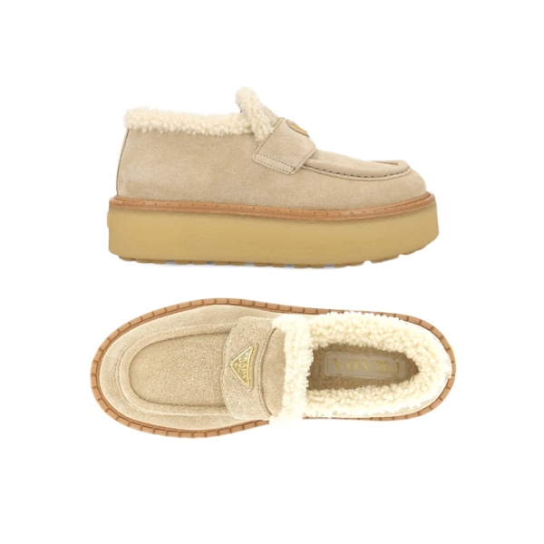 ◆당일◆26SS 삼각 로고 스웨이드 시어링 로퍼 데저트베이지 1D717N JFT F0F24