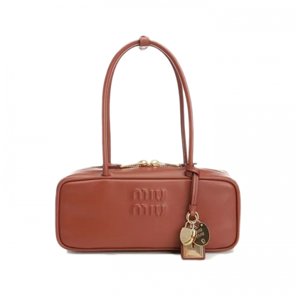 ◆당일◆26SS 엠보 로고 레더 스몰 보백 코냑 5BB173 2CRW F0033