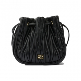 26SS 금장 로고 마테라쎄 나파 레더 파우치백 블랙 5ND022 AFPP F0002