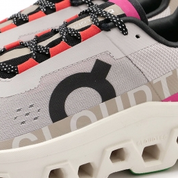 ◆당일◆25FW 여성 클라우드몬스터 러닝 스니커즈 실버/아이보리 61.97652