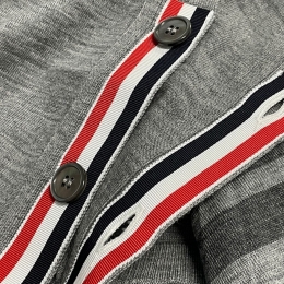 ◆당일◆26SS 사선완장 클래식 울 가디건 라이트그레이 MKC002B Y1014 055