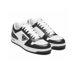 ◆당일◆26SS 삼각 로고 다운타운 스니커즈 화이트/블랙 2EE364 3LKG F0T8F