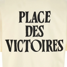 ◆당일◆26SS 하트 로고 플라스 데 빅투아르 프린트 티셔츠 크림화이트 UTS387 726 136