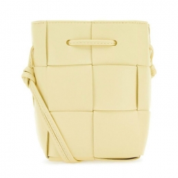 ◆당일◆25SS 카세트 인트레치아토 숄더백 캐모마일 680217 VCQC4 7117