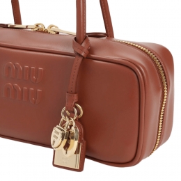 ◆당일◆26SS 엠보 로고 레더 스몰 보백 코냑 5BB173 2CRW F0033