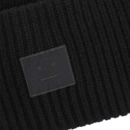 ◆당일◆26SS 라지 페이스 패치 울 비니 블랙 C40448 900