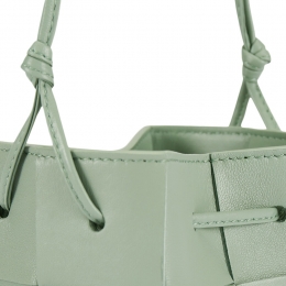 ◆당일◆25SS 카세트 인트레치아토 숄더백 그린 680217 VCQC4 3403