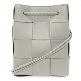 ◆당일◆25SS 카세트 인트레치아토 스몰 숄더백 그레이 680218 VCQC4 1556