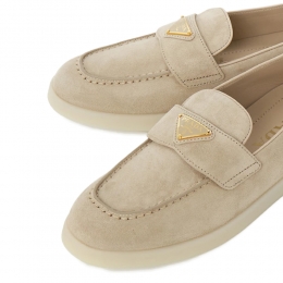 ◆당일◆25FW 삼각 로고 스웨이드 로퍼 데저트베이지 1D222N 3LOL F0F24