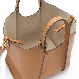 ◆당일◆26SS 타임리스 미니 쇼퍼&크로스백 브라운 XBWTSBA9100 Q8E S410