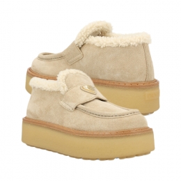 ◆당일◆25FW 삼각 로고 스웨이드 시어링 로퍼 데저트베이지 1D717N JFT F0F24