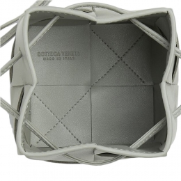 ◆당일◆25SS 카세트 인트레치아토 숄더백 그레이 680217 VCQC4 1556