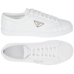 ◆당일◆25FW 삼각로고 브러시드 로우탑 스니커즈 화이트 2EE376 3F0E F0009