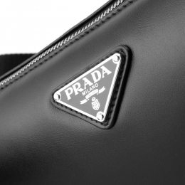 ◆당일◆25FW 삼각 로고 트라이앵글 크로스백 블랙 2VH155 2DDJ F0002