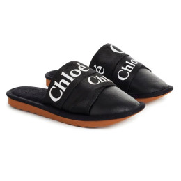 ◆당일◆25SS 우디 로고 스트랩 블로퍼 블랙 CHC21A489R4 001