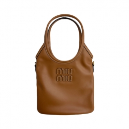 ◆당일◆26SS 로고 자수 아이비 레더 핸드백 코냑 5BA281 2CRW F0046