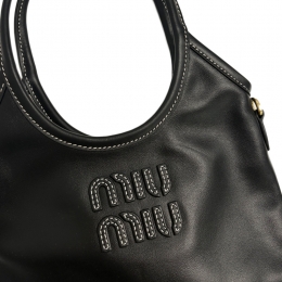 ◆당일◆26SS 로고 자수 아이비 레더 핸드백 블랙 5BA281 2CRW F0002