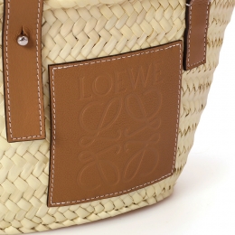 ◆당일◆25SS 스퀘어 로고 라피아 스몰 바스켓백 네추럴 ACBKS93X01 2435