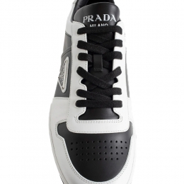 ◆당일◆26SS 삼각 로고 다운타운 스니커즈 블랙/화이트 2EE364 3LKG F0967