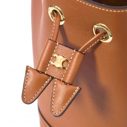 ◆당일◆26SS 서플 그레인드 카프스킨 틴 클라라 버킷백 탄 121673 DPJ 04LU