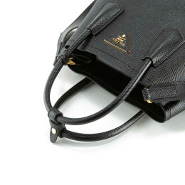◆당일◆25SS 삼각 로고 사피아노 두블레 토트&숄더백 블랙 1BG443 2A4A F0002
