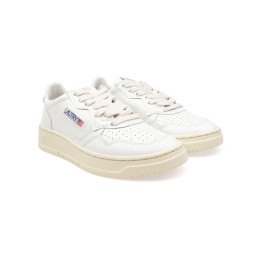 26SS 여성 메달리스트 로우탑 스니커즈 화이트 AULW LL15