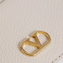 ◆당일◆25FW V로고 시그니처 카드지갑 아이보리 7W2P0AJ7 SNP I16