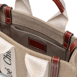 ◆당일◆25FW 우디 미니 토트백 화이트브라운 CHC22AP237I26 90U